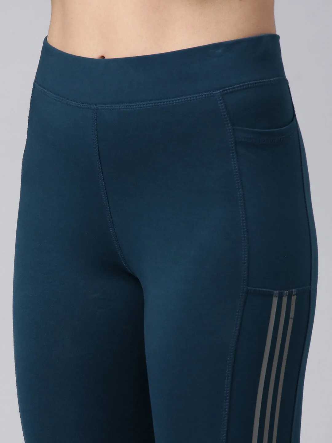 Women Solid Slim Fit Teal Track Pant